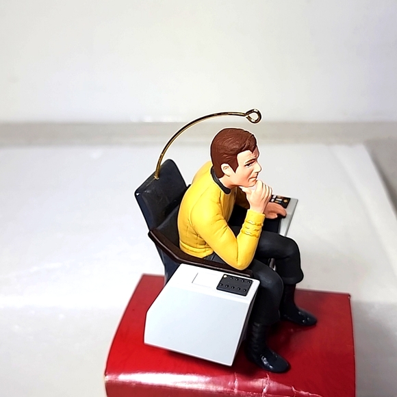 Captain Kirk. STAR TREK  Vintage Hallmark Keepsake Ornament 1995 - Picture 5 of 11